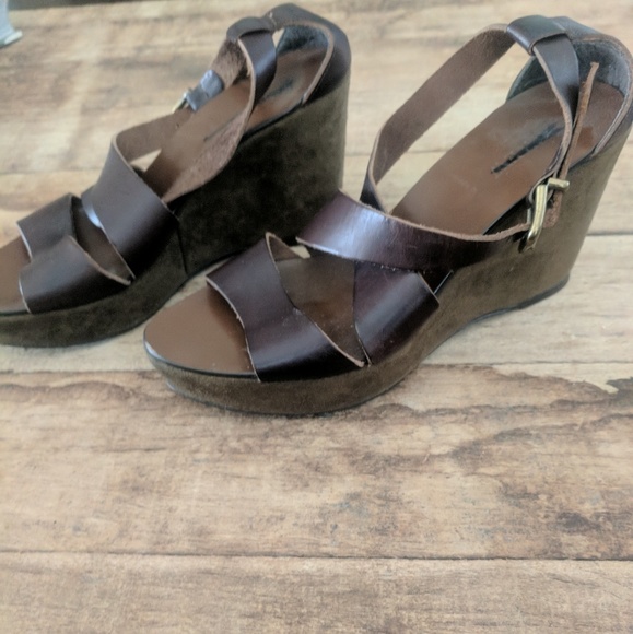 Brown leather sandals w suede platforms - Picture 2 of 5